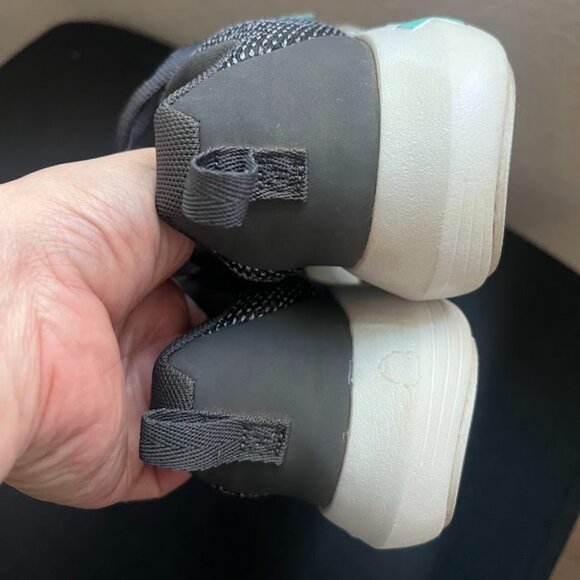 Under Armour Gray Blue Ripple Athletic Tennis Shoes Size 5 Youth - Picture 9 of 13